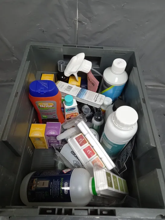 TOTE OF APPROX 10 CLEANING PRODUCTS TO INCLUDE SHOWER CLEANER , HARDENER , PET STAIN CLEANER , ETC - COLLECTION ONLY 