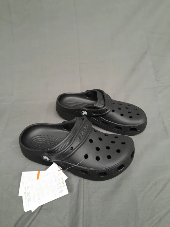 UNBOXED PAIR OF CROCS REVIVA BLACK SIZE M5