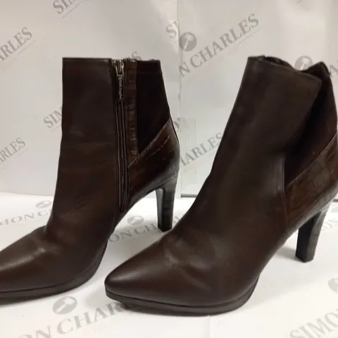 RUTH LANDSFORD BROWN LEATHER ANKLE BOOTS - 7