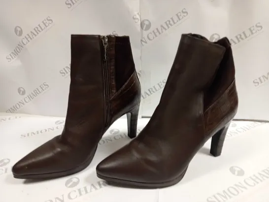 RUTH LANDSFORD BROWN LEATHER ANKLE BOOTS - 7