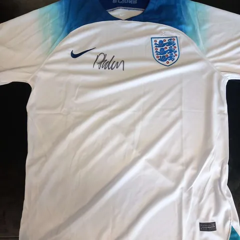 ENGLAND FOOTBALL TEAM NIKE HOME JERSERY SIGNED BY PHIL FODEN