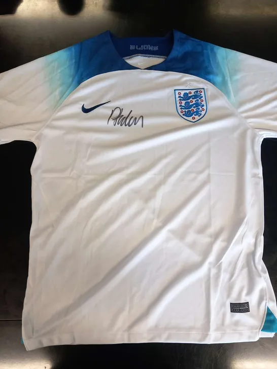 ENGLAND FOOTBALL TEAM NIKE HOME JERSERY SIGNED BY PHIL FODEN