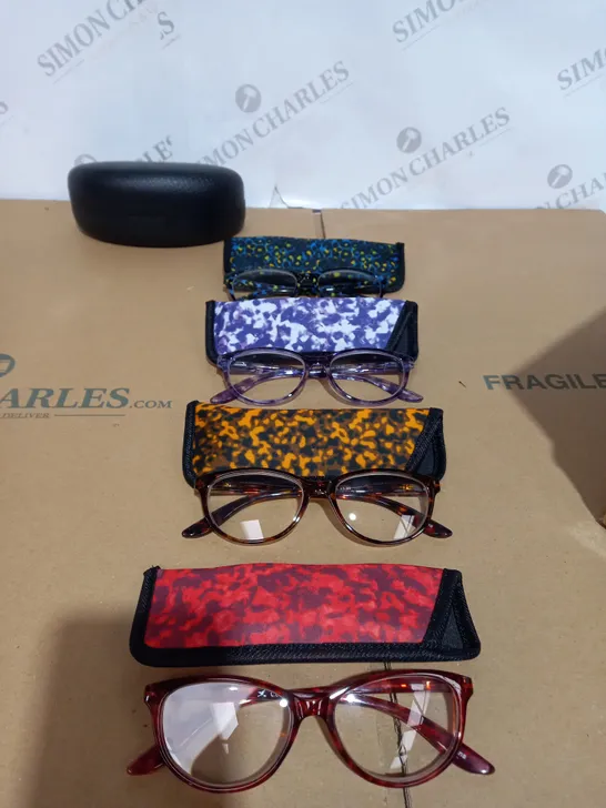 4 X PAIRS OF READING GLASSES & 1 X PAIR OF VARIFOCAL STYLE SUNGLASSES