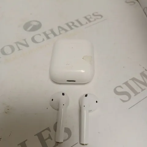 APPLE AIRPODS IN WHITE WITH CHARGING CASE 