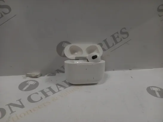 AIRPODS WITH MISSING POD