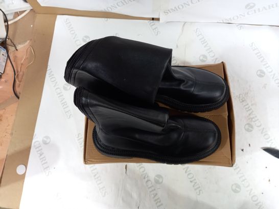 BOXED PAIR OF BLACK LEATHER CALF-HIGH BOOTS - UK 38