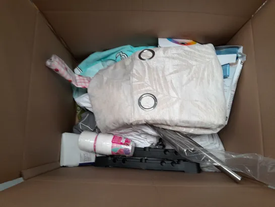 LARGE BOX OF ASSORTED ITEMS TO INCLUDE DUVET SETS, THROWS AND CUSHIONS