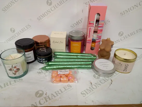 BOX TO CONTAIN APPROX 30 X ASSORTED CANDLES AND OTHER SCENTED PRODUCTS 