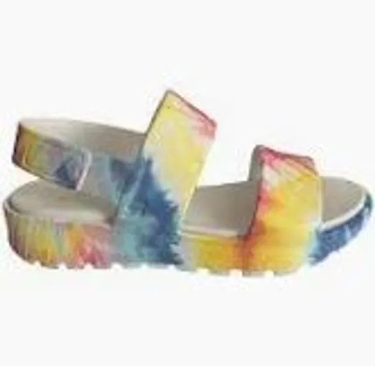 BOXED PAIR OF SKECHERS CALI TIE DYE SANDALS IN MULTI SIZE 5