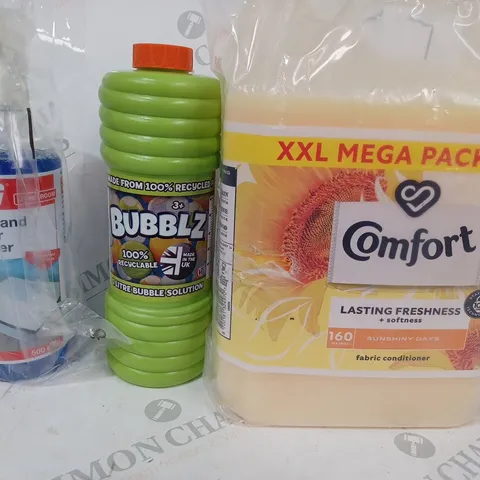 APPROXIMATELY 5 ASSORTED HOUSEHOLD ITEMS TO INCLUDE COMFORT FABRIC CONDITIONER, BUBBLZ BUBBLE SOLUTION, GLASS & MIRROR CLEANER, ETC - COLLECTION ONLY