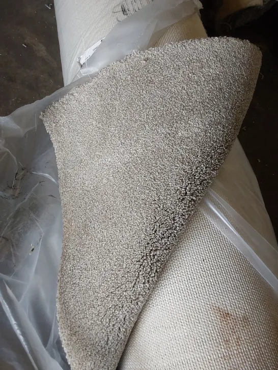 ROLL OF QUALITY EC HEARTLAND ULTRA BROADHEATH CARPET // APPROX SIZE: 5 X 3m