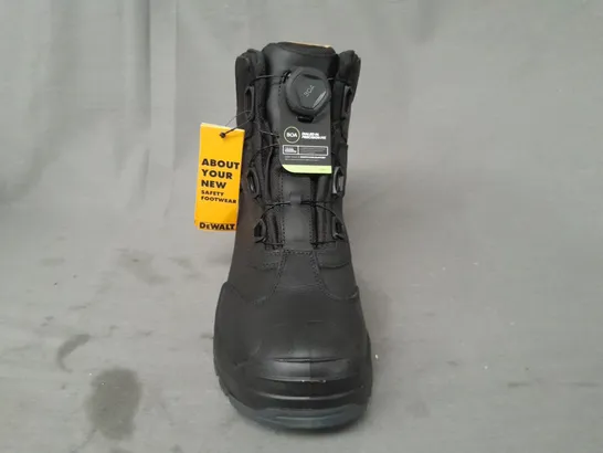 BOXED PAIR OF DEWALT STEEL TOE ANKLE BOOTS IN BLACK UK SIZE 10