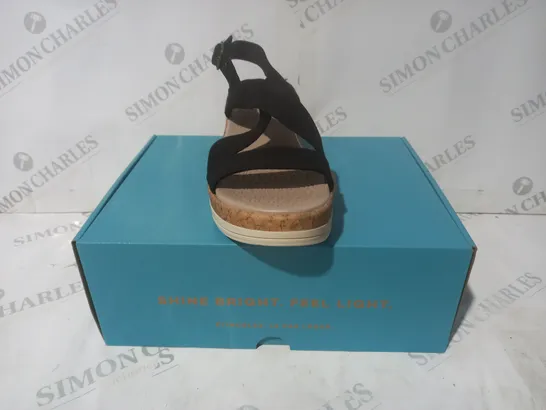 BOXED PAIR OF BZEES OPEN TOE WEDGE SANDALS IN BLACK SIZE 6