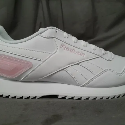 BOXED PAIR OF REEBOK ROYAL GLIDE SHOES IN WHITE/PINK SIZE UK 8