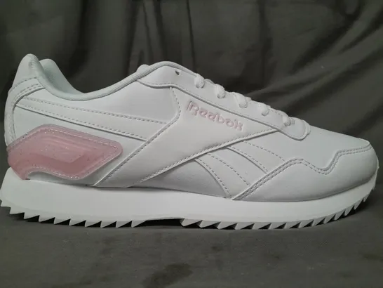 BOXED PAIR OF REEBOK ROYAL GLIDE SHOES IN WHITE/PINK SIZE UK 8