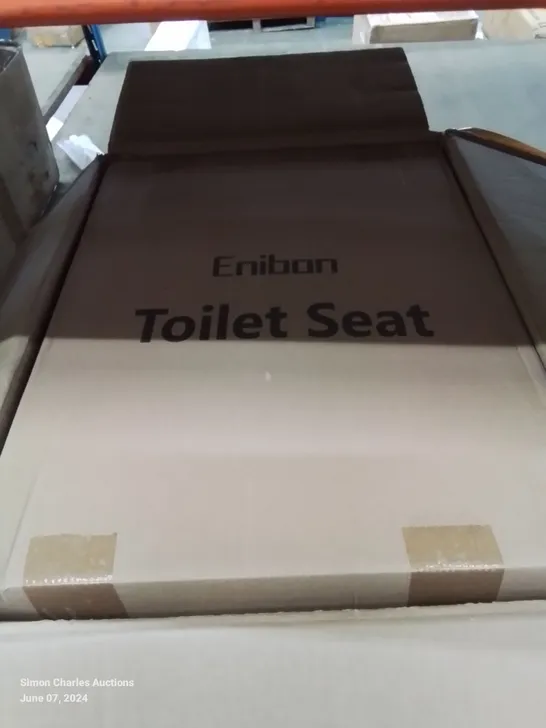 A BOX OF 4 BOXED TOILET SEATS IN WHITE