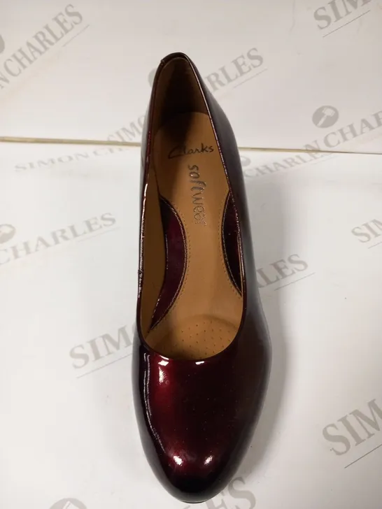 CLARKS SOFTWARE RED HEELS SIZE 4