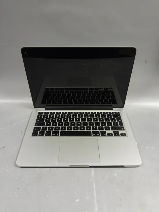 APPLE MACBOOK PRO - A1502