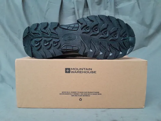 BOXED PAIR OF MOUNTAIN WAREHOUSE HIGHLINE II WALKING SHOES IN NAVY/GREY UK SIZE 9