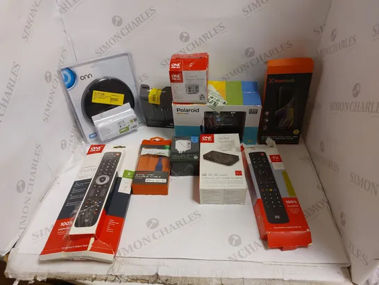 BOX OF ASSORTED ELECTRICAL ITEMS TO INCLUDE BLACKWEB, REMOTE CONTROLS AND CHARGING PLUGS