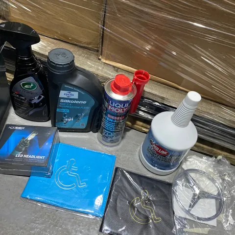 TRAY OF ASSORTED ITEMS TO INCLUDE: SUSPENSION FLUID, LED HEADLIGHT, BLACK WAX ETC