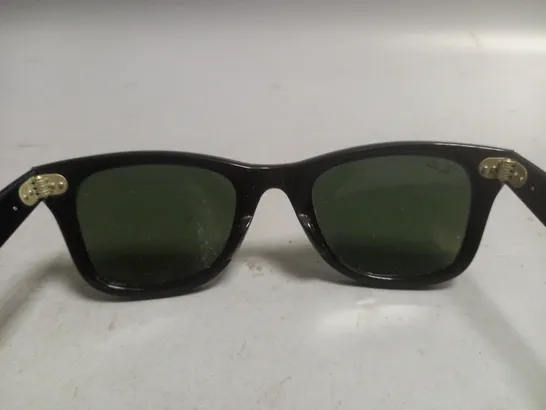 RAYBAN WAYFARER GLASSES IN BLACK