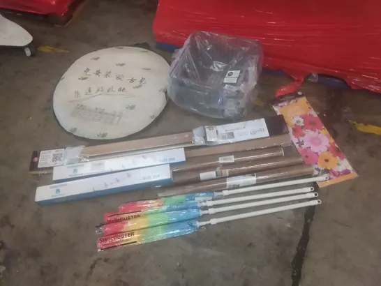 PALLET OF ASSORTED ITEMS TO INCLUDE: METAL WIRE TUBE, ALLOY BEZEL, MOSQUITO NET, DUSTERS, CALENDARS ETC 