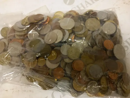 LOT OF APPROXIMATELY 100 ASSORTED COINS