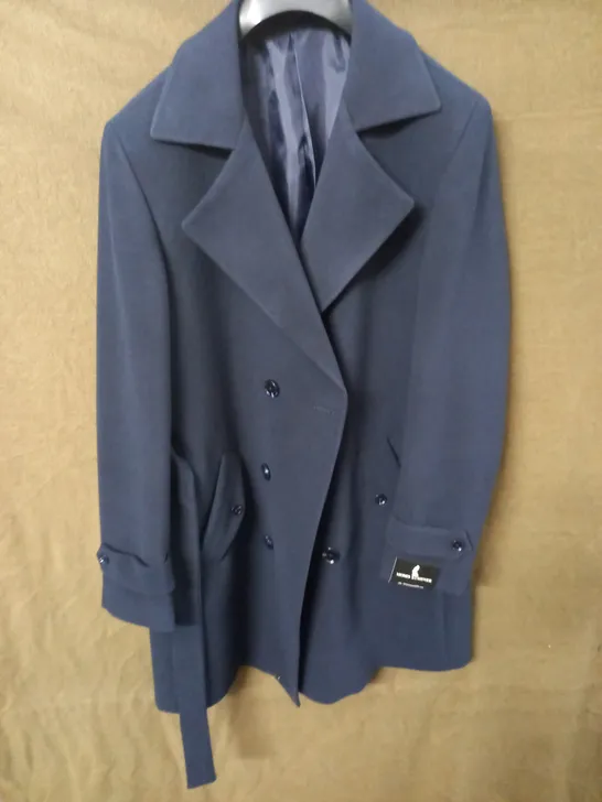 BRAND NEW MOSES KUSHNER 100% WOOL BUTTON FRONT COAT WITH POCKET DETAIL AND BELT IN DARK BLUE - 2XL