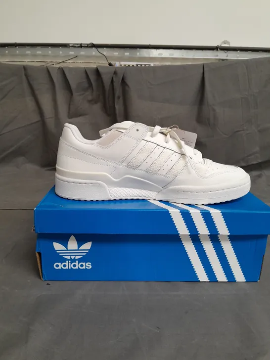 BOXD PAIR OF ADIDAS FORUM LOW SHOES SIZE 12