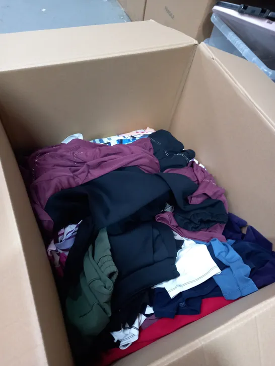 BOX OF ASSORTED CLOTHING ITEMS APPROXIMATELY 20 TO INCLUDE SKIRTS, JUMPERS, TOPS ETC