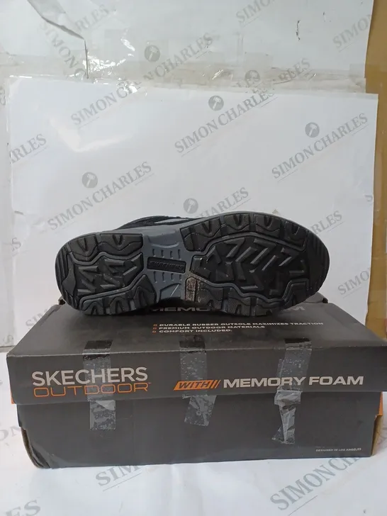 PAI OF BOXED SKETCHERS LACE BOOT BLACK, UK SIZE 11