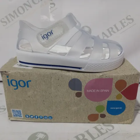 BOXED PAIR OF IGOR KIDS SANDALS IN CLEAR/WHITE SIZE 22