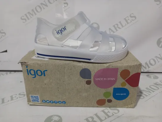 BOXED PAIR OF IGOR KIDS SANDALS IN CLEAR/WHITE SIZE 22