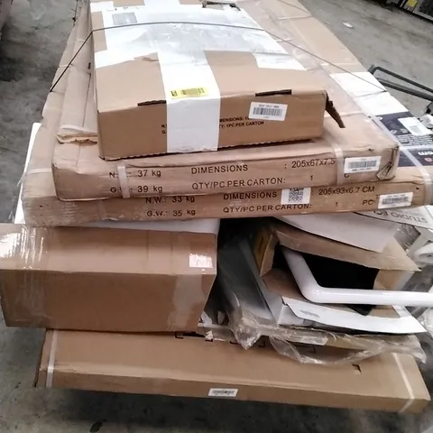 PALLET OF ASSORTED BATHROOM PARTS INCLUDING CORNER ENTRY, SHOES PANELS, SINK BASINS 