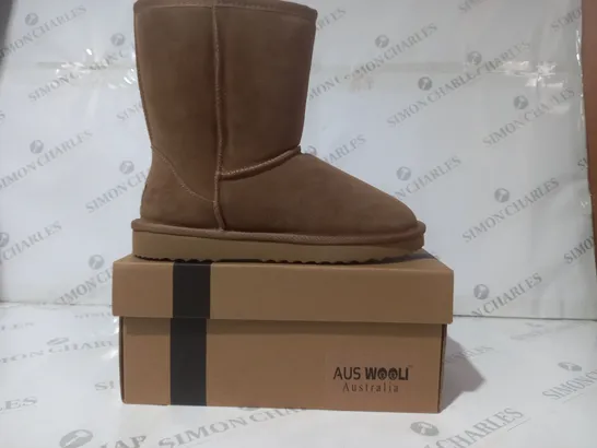 BOXED PAIR OF AUS WOOLI CRONULLA SHOES IN CHESTNUT UK SIZE 8