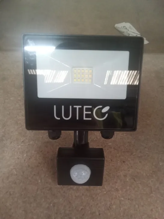 LUTEC MOTION SENSOR LIGHT