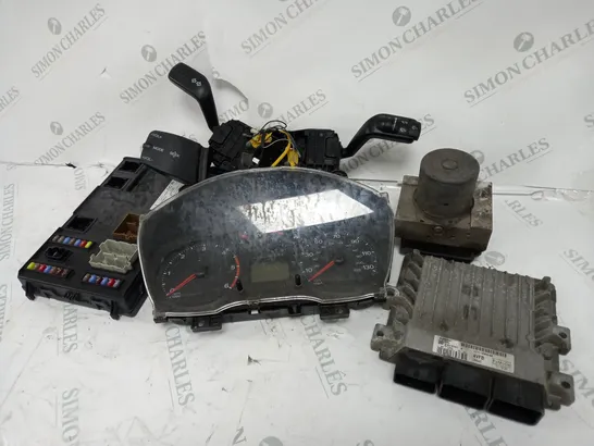 ASSORTMENT OF VEHICLE PARTS TO INCLUDE SPEED DIAL, STEERING WHEEL BASE, ETC