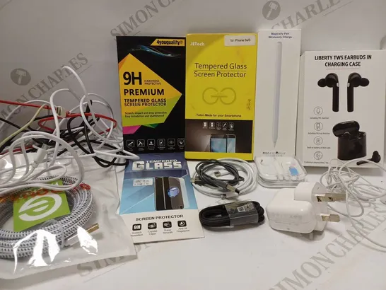 LOT OF APPROX 20 ASSORTED MOBILE PHONE ACCESSORIES TO INCLUDE SCREEN PROTECTORS, EARPHONES, USB CABLES, ETC 