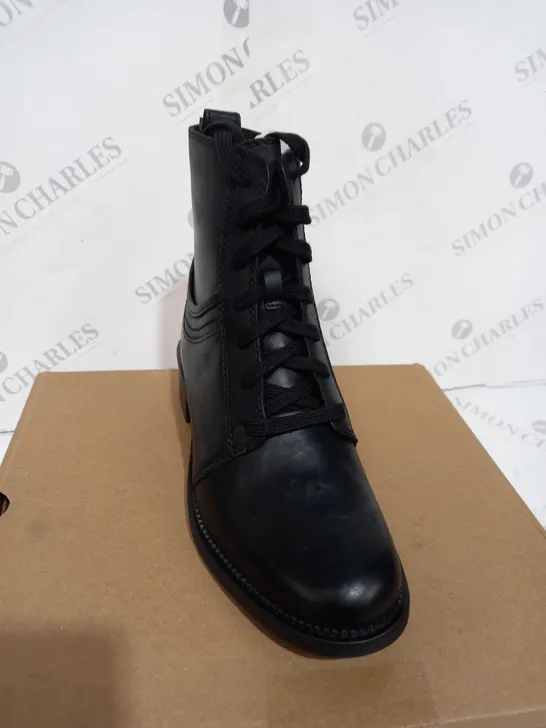 BOXED PAIR OF CLARKS BOOTS IN BLACK LEATHER - SIZE 6 