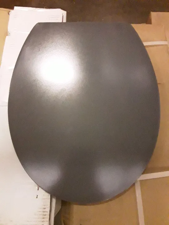 BOXED COOKE&LEWIS CHANGI TOILET SEAT 