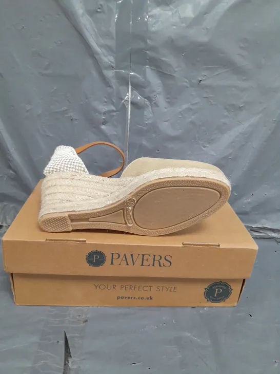 BOX OF PAVERS BEIGE SANDALS SIZE 36