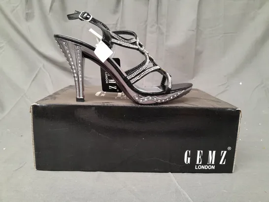 BOX OF APPROXIMATELY 10 BOXED PAIRS OF GEMZ LONDON OPEN TOE SANDALS IN VARIOUS STYLES AND SIZES