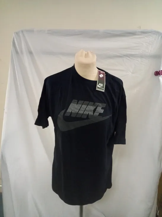 BLACK NIKE T - SHIRT SIZE LARGE 