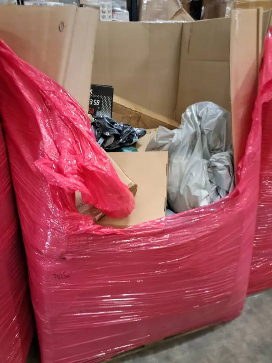 PALLET OF ASSORTED HOUSEHOLD ITEMS TO INCLUDE FOLDING PET CRATE,  TOILET SEAT AND DOOR MAT