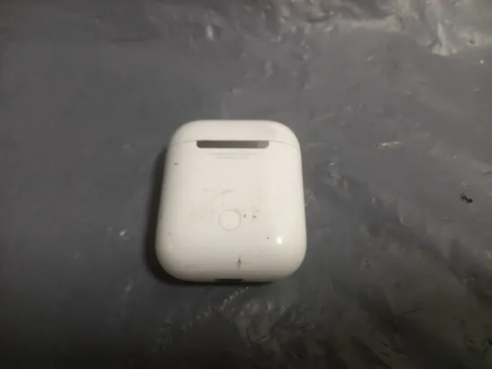 APPLE AIR PODS FIRST GENERATION IN WHITE 