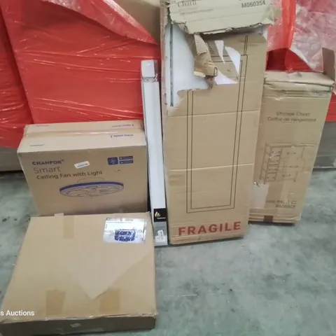 PALLET OF ASSORTED ITEMS TO INCLUDE: CEILING FAN WITH LIGHT, DRESS MIRROR, FOLDABLE BATHTUB, VENETIAN BLINDS, STORAGE CHEST