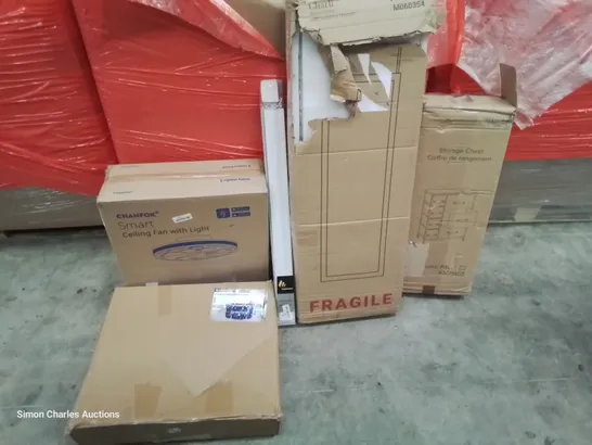 PALLET OF ASSORTED ITEMS TO INCLUDE: CEILING FAN WITH LIGHT, DRESS MIRROR, FOLDABLE BATHTUB, VENETIAN BLINDS, STORAGE CHEST