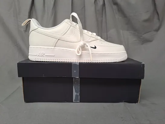 BOXED PAIR OF NIKE AIR FORCE 1 '07 SHOES IN SAIL UK SIZE 9