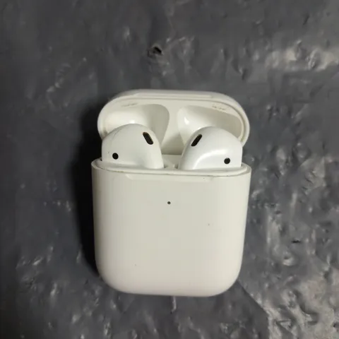 PAIR OF APPLE AIRPODS IN WHITE